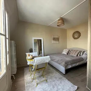 Apartment Studio Entierement Renove Place De La Bastille, Paris