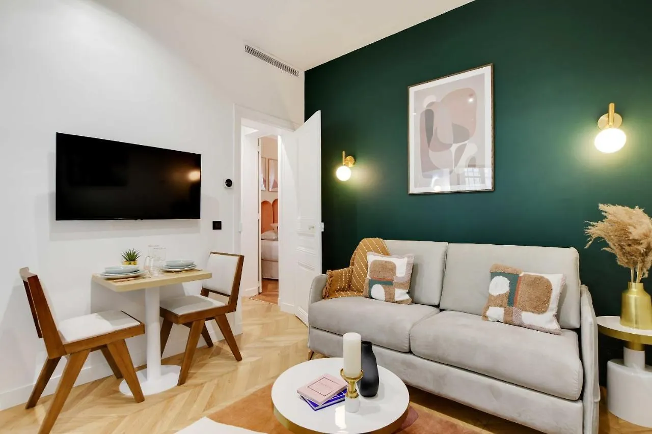 Chic Apartment - 1Br-4P - Facing The Louvre Paris