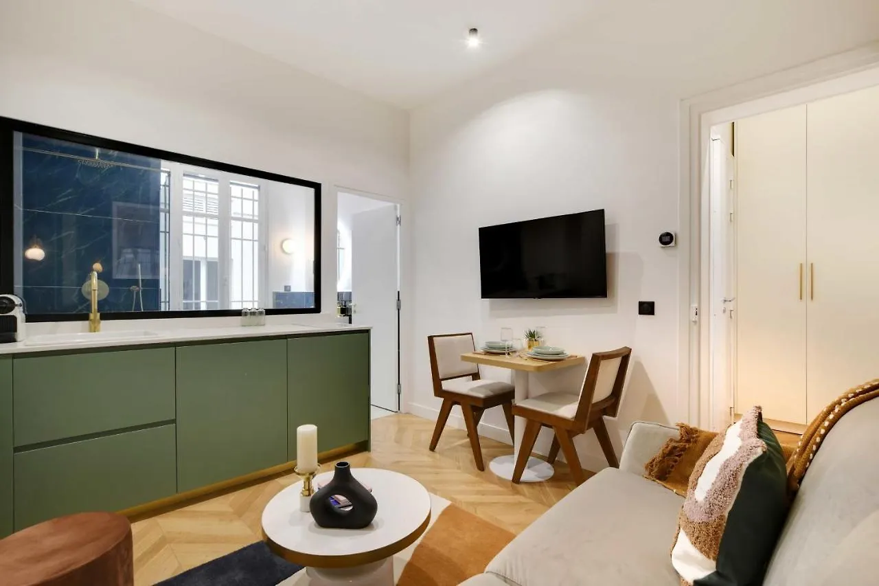Chic Apartment - 1Br-4P - Facing The Louvre Paris