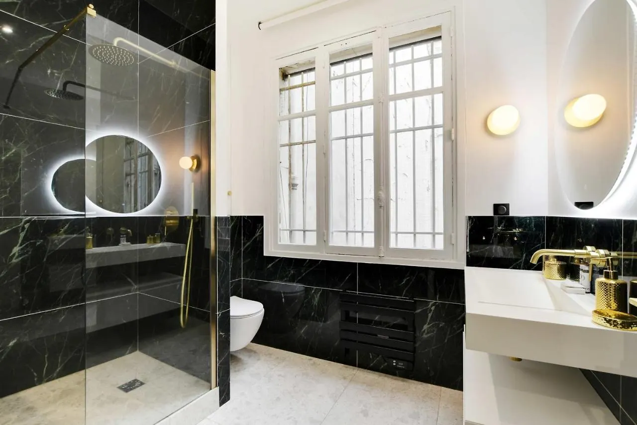 Chic Apartment - 1Br-4P - Facing The Louvre Paris France