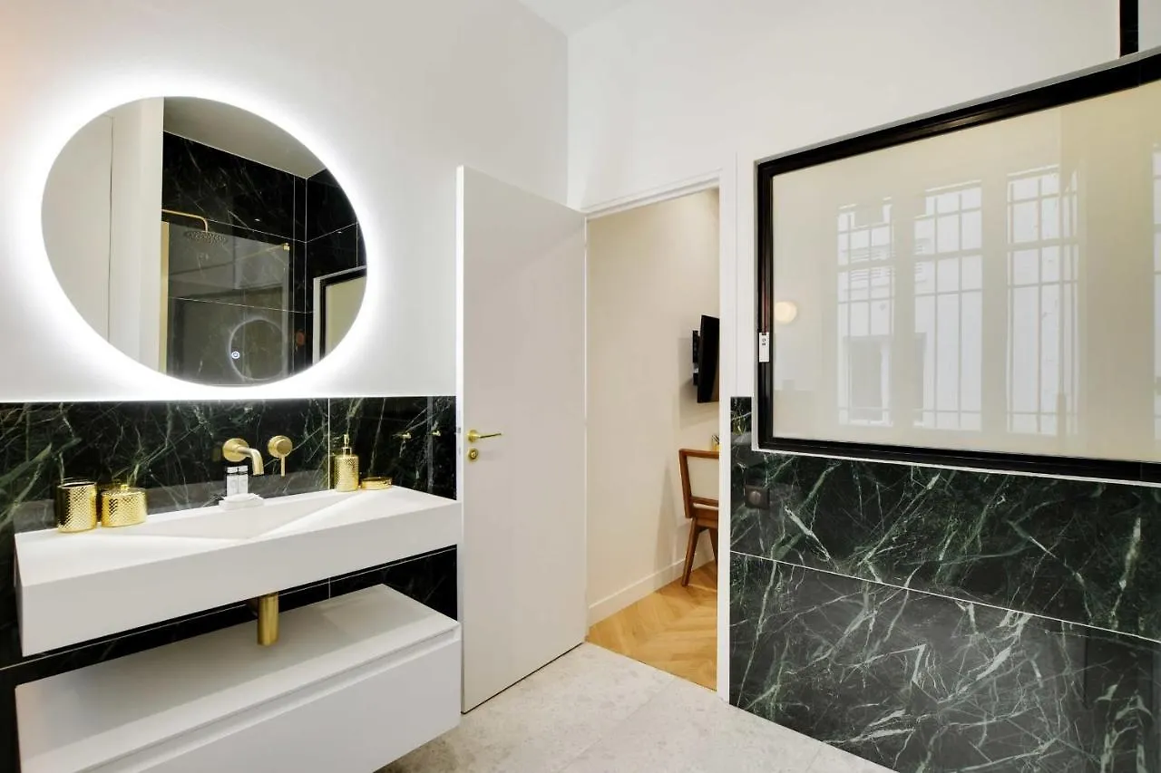 Chic Apartment - 1Br-4P - Facing The Louvre Paris France