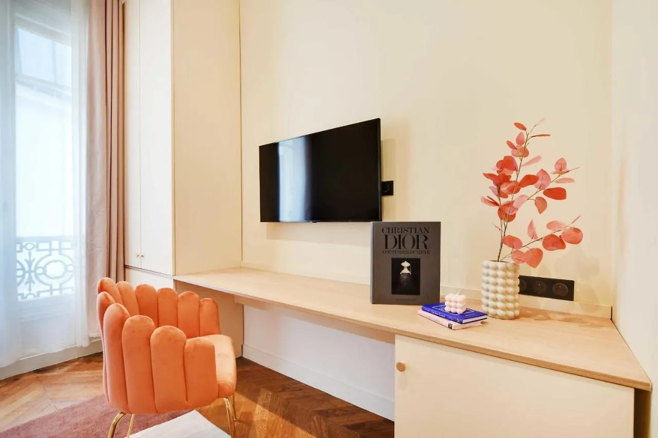 Chic Apartment - 1Br-4P - Facing The Louvre Paris 0*,  France