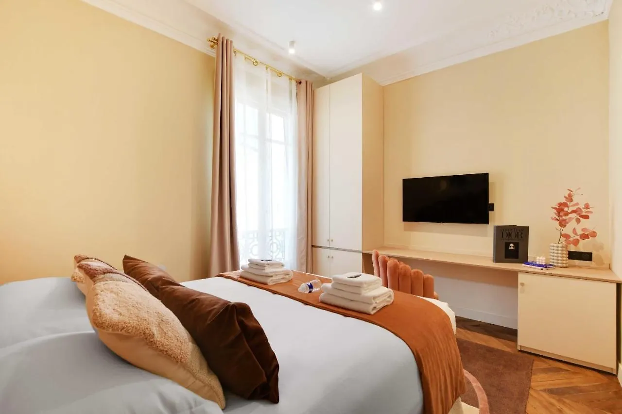 Chic Apartment - 1Br-4P - Facing The Louvre Paris France